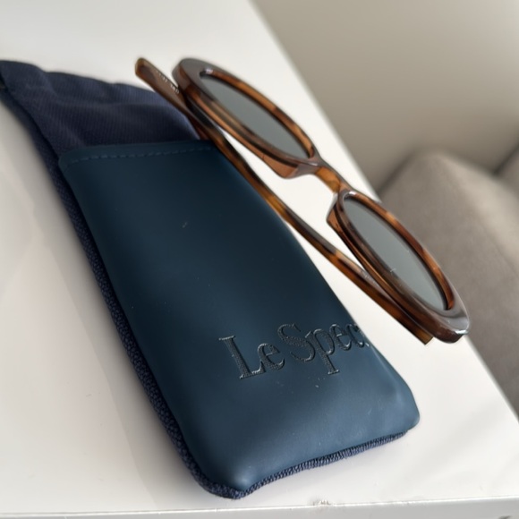 Le Specs OUTTA LOVE Sunglasses - Tortoise - Picture 4 of 4